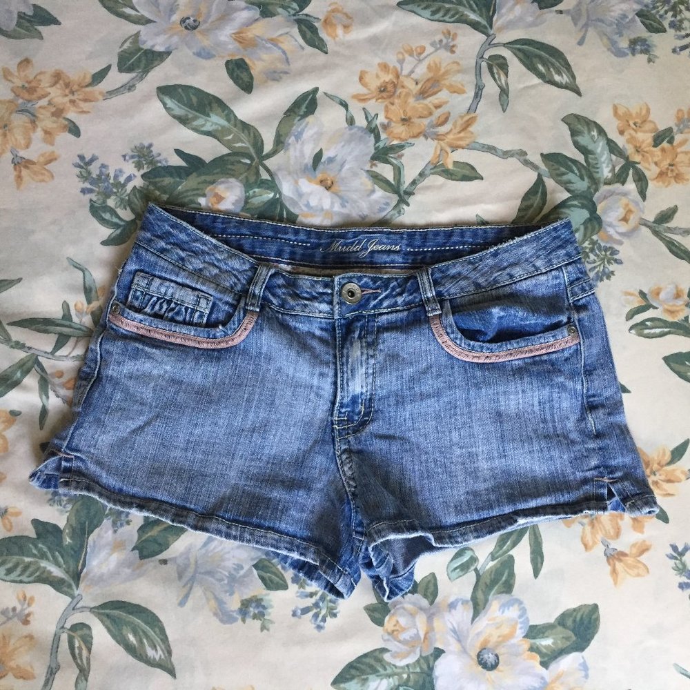 Light Wash Mudd Denim Jean Shorts w/ Pink Stitch